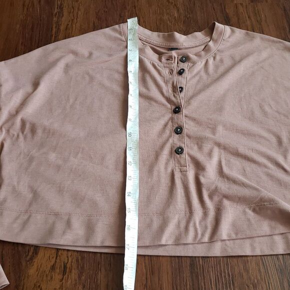 Vuori Pink Chic Edgy Feminine Athleisure Lounge Long Sleeve Crop Top Size Medium - Picture 4 of 5